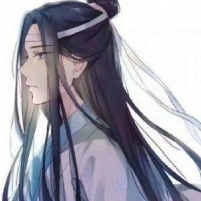 女子美甲被鹦鹉几口卸掉